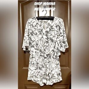 Mahina Gray and White Tropical Print Romper Shorts, Size M, Bell Sleeves